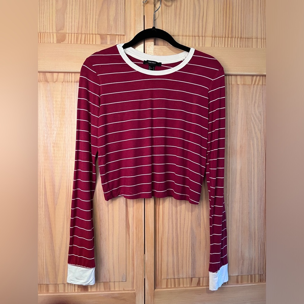 Forever21 women’s crop top long sleeves stripped shirt size small